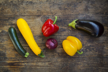 Vegetables on dark wood - LVF06341