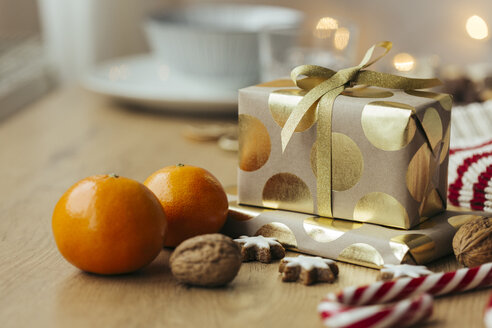 Christmas presents, tangerines, walnuts, candy canes and cinnamon stars - JHAF00002