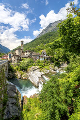 Schweiz, Blick auf das Dorf Lavertezzo - PUF00784