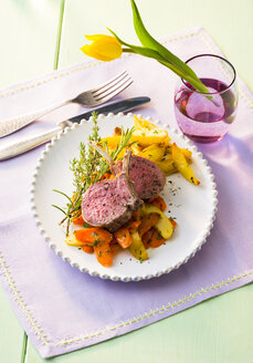 Lamb chop with vegetables on plate - PPXF00075