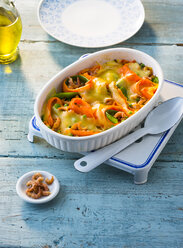 Casserole of North sea shrimps, carrots and snow peas - PPXF00079