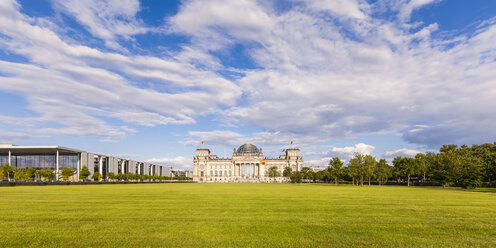 Deutschland, Berlin, Berlin-Tiergarten, Blick auf den Reichstag - WDF04163
