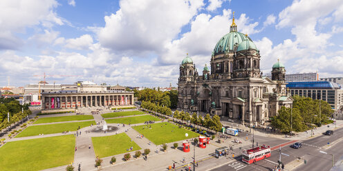 Deutschland, Berlin, Blick auf Altes Museum, Lustgarten und Berliner Dom von oben - WD04185