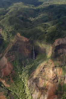 USA, Hawaii, Kauai, Waimea Canyon, Waipoo Falls - HLF01038