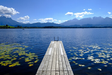 Germany, Bavaria, Swabia, East Allgaeu, Fuessen, Hopfen am See, Hopfensee, wooden boardwalk - LBF01686