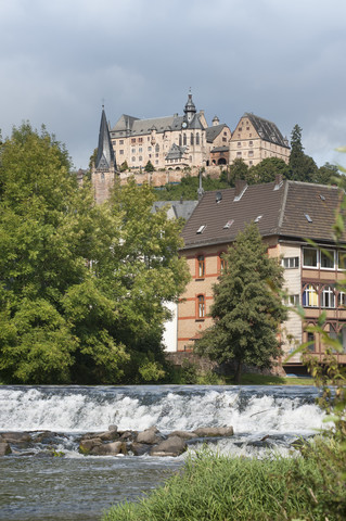 Deutschland, Blick auf das Marburger Schloss, lizenzfreies Stockfoto