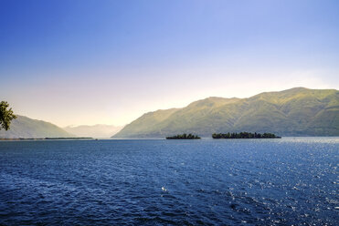 Schweiz, Tessin, Blick auf die Brissago Inseln und den Lago Maggiore - PUF00817