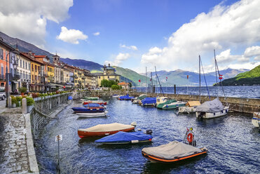 Italy, Piedmont, Cannobio, habour - PUF00829