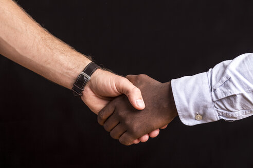 Two men shaking hands, close-up - MMAF00159