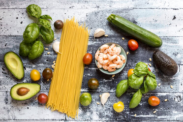 Zutaten für Spaghetti mit Zoodles, Guacamole und Shrimps - SARF03380