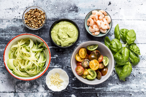 Zutaten für Zucchini-Spaghetti mit Guacamole und Shrimps - SARF03381