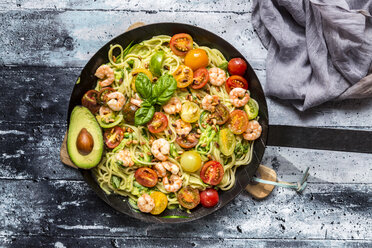 Frying pan of spaghetti with zoodles, guacamole, tomatoes and shrimps - SARF03382