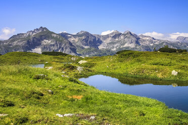 Austria, Styria, Murau district, Alps and lake in the foreground - PUF00853