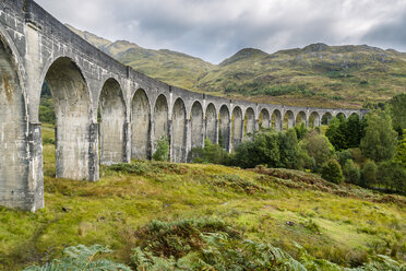 Großbritannien, Schottland, Schottische Highlands, Glenfinnan Viaduct - STSF01324