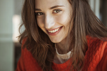 Portrait of smiling young woman - FEXF00298