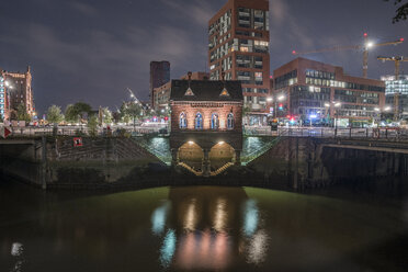 Germany, Hamburg, Speicherstadt, lighted old building Fleetschloesschen in the evening - PVCF01100