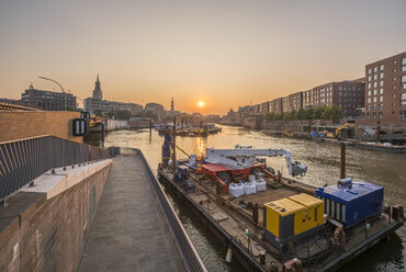 Deutschland, Hamburg, Binnenhafen am Morgen - PVCF01107