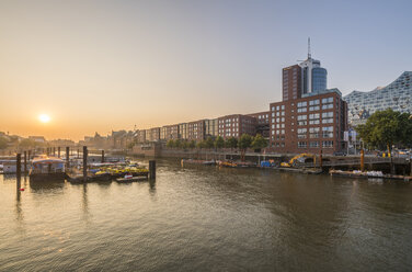 Germany, Hamburg, Inland harbour in the morning - PVCF01108