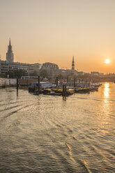 Deutschland, Hamburg, Binnenhafen am Morgen - PVCF01109