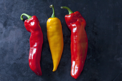 Rote und gelbe Spitzpaprika, lizenzfreies Stockfoto