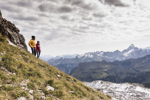 Germany, Bavaria, Oberstdorf, two hikers in alpine scenery - UUF12132