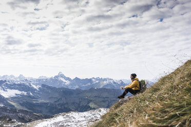 Germany, Bavaria, Oberstdorf, hiker sitting in alpine scenery - UUF12139