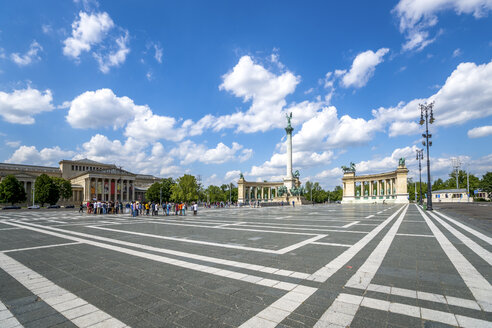 Ungarn, Budapest, Heldenplatz - PUF00869