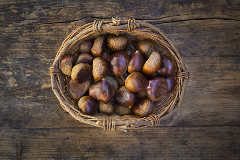 Roasted sweet chestnuts in a basket - LVF06357