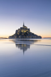 France, Normandy, view to lighted Mont Saint-Michel, blue hour - RPSF00001