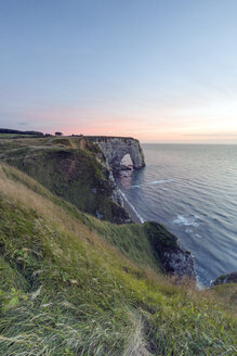 Frankreich, Normandie, Etretat, Steilküste - RPSF00014