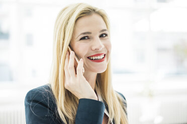 Portrait of smiling businesswoman on the phone - MOEF00213