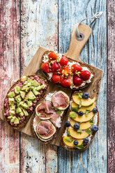 Various sandwiches, strawberry, fig, nectarine, avocado, on chopping board - SARF03400