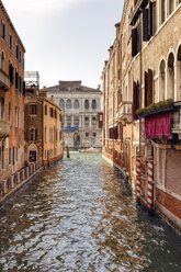 Italien, Venedig, Häuser und Kanal - RPSF00021