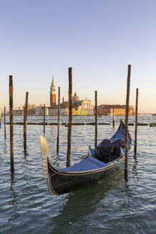 Italien, Venedig, Gondel vor San Giorgio Maggiore - RPSF00022