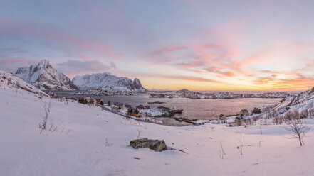 Norwegen, Lofoten, Reine bei Sonnenuntergang - RPSF00048