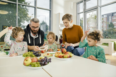 Children and teachers preparing fruit in kindergarten - MFF04069