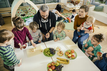 Group of children and teachers preparing fruit in kindergarten - MFF04071