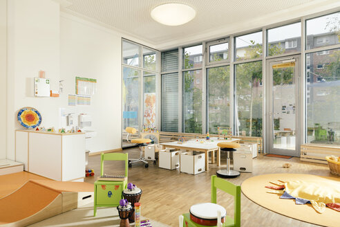 Empty play and learning room in kindergarten - MFF04078