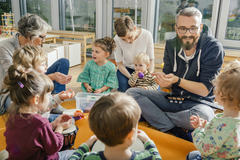 Children and teachers playing and making music in kindergarten - MFF04084