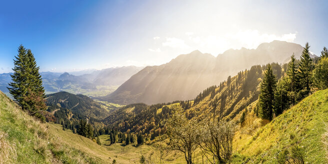 Deutschland, Bayern, Blick von der Rossfeld Panoramastraße - PUF00889