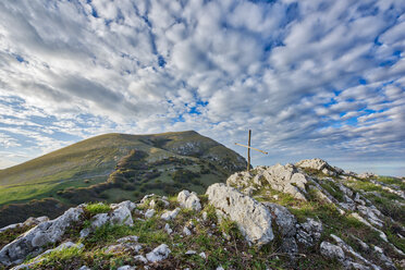 Italien, Umbrien, Monte Cucco Park, Monte Cucco bei Sonnenuntergang - LOMF00661