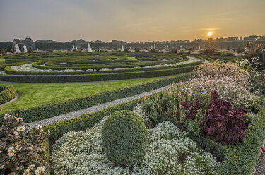 Deutschland, Niedersachsen, Hannover, Herrenhaeuser Gärten, Großer Garten bei Sonnenuntergang - PVCF01116