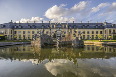 Deutschland, Niedersachsen, Hannover, Herrenhaeuser Gärten, Neptunbrunnen und Galerie, Orangenparterre - PVCF01149