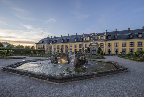 Germany, Lower Saxony, Hanover, Herrenhaeuser Gaerten, Neptun Fountain and Galery, Orangenparterre in the evening - PVCF01172