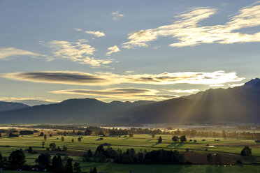 Germany, Bavaria, Upper Bavaria, sunrise above Loisachmoor near Groeben, Zell - LBF01696