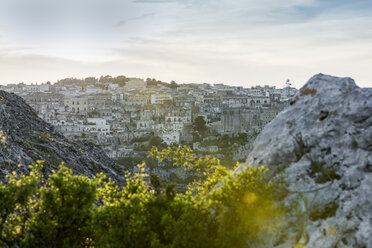 Italien, Basilikata, Matera, Stadtbild und historische Höhlenwohnungen, Sassi di Matera - CSTF01470