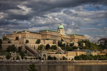 Ungarn, Budapest, Burg Buda an der Donau - ABOF00300