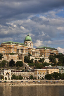 Ungarn, Budapest, Burg Buda an der Donau - ABOF00301