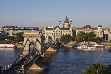 Hungary, Budapest, cityscape with the Chain Bridge on Danube river - ABOF00313