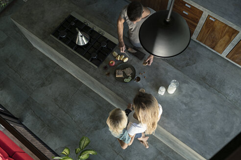 Family preparing healthy breakfast in comfortable kitchen - SBOF00890